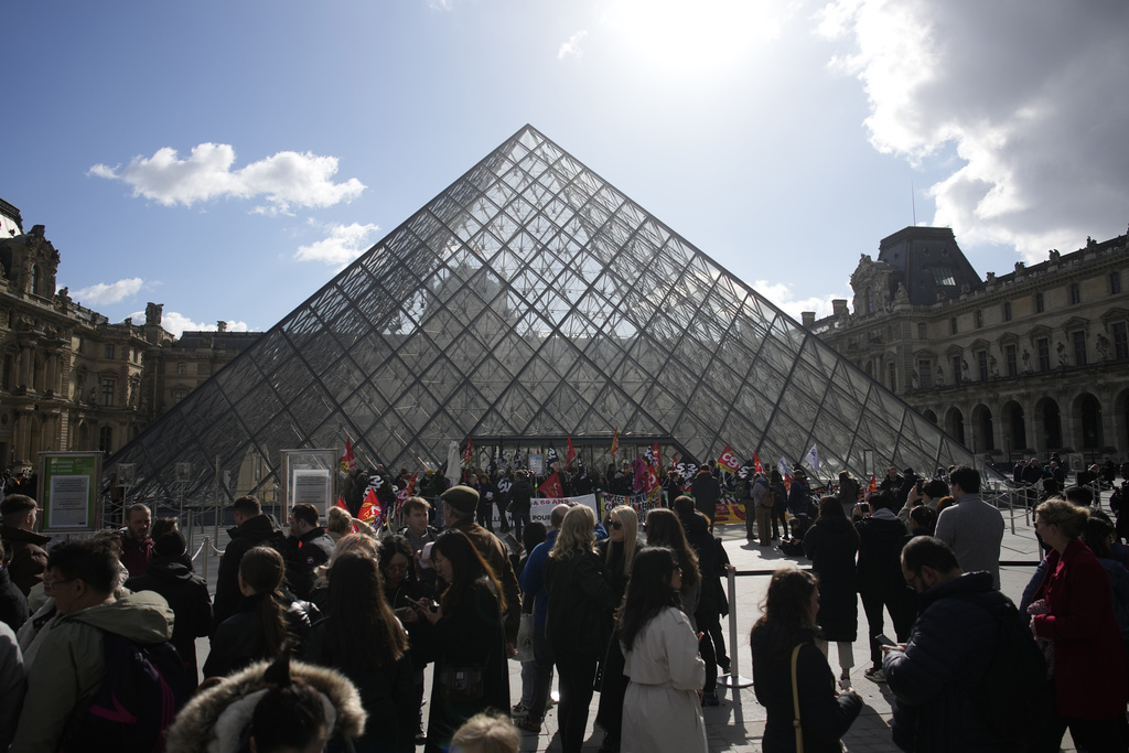 Mon. 9:07 a.m.: Louvre staff block entrances as part of pension protest | News, Sports, Jobs - Vimarsana News